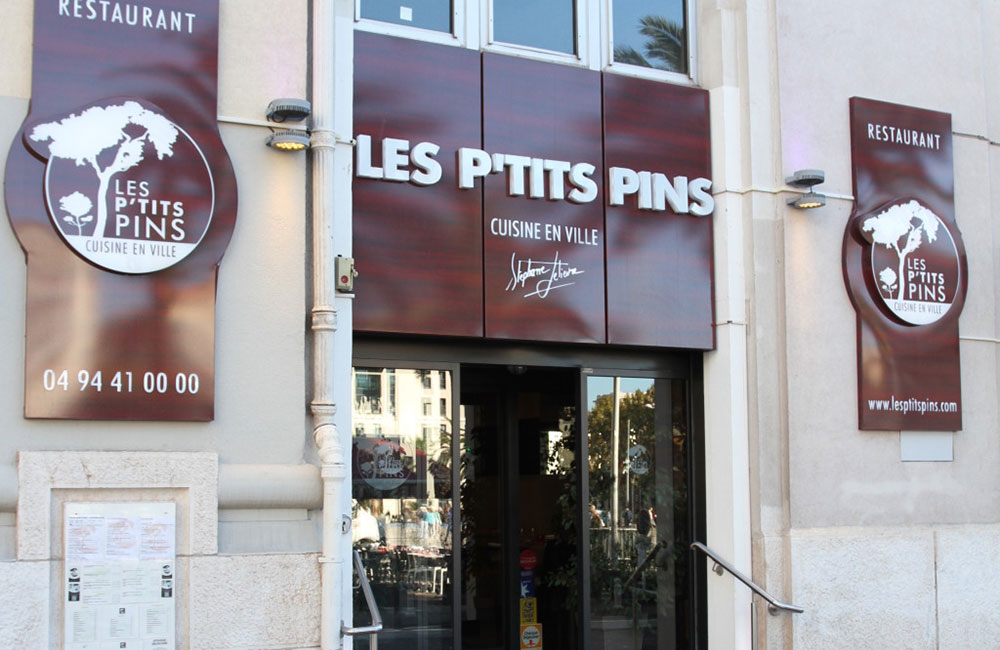 Pour manger en centre ville nous vous conseillons Les Ptits Pins sur place de liberté