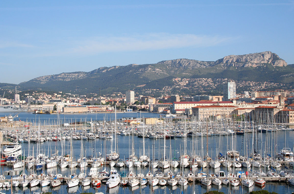 Port de toulon vue du restaurant Les Régates sur le port marchand
